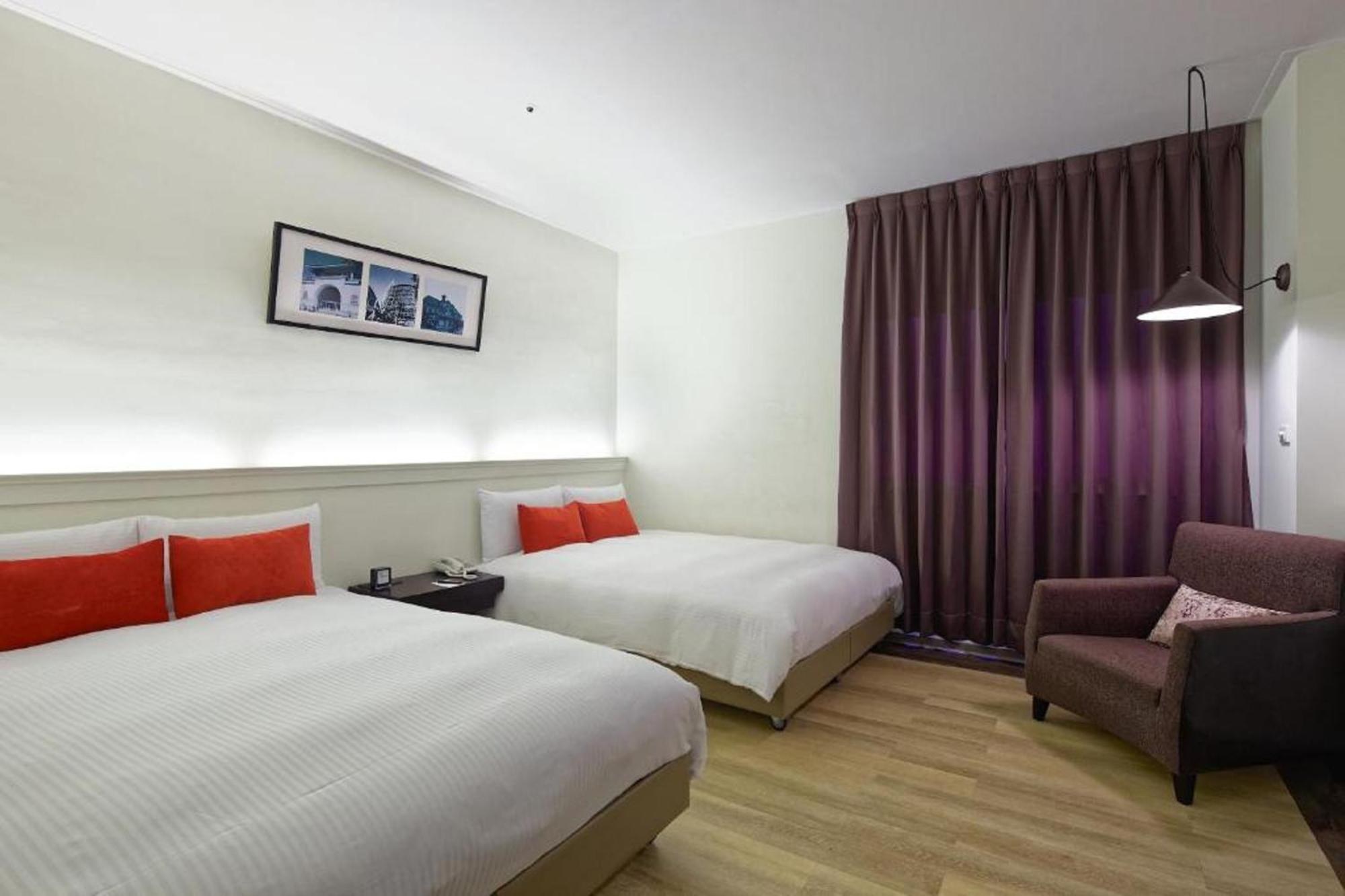53 Hotel Taichung Exterior foto
