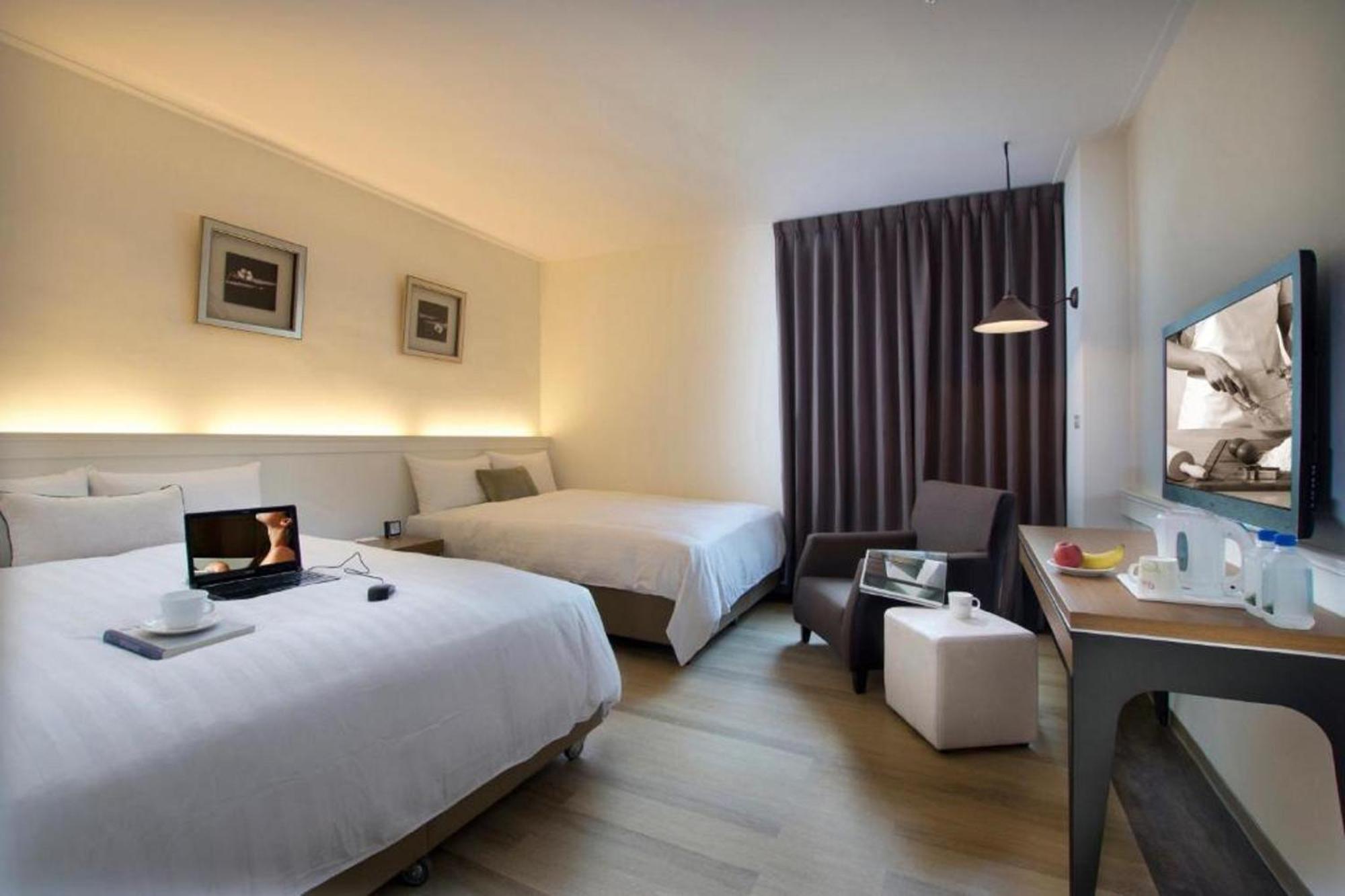 53 Hotel Taichung Exterior foto